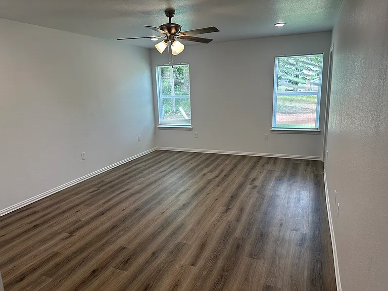 607 E Wolf St — Photo 11