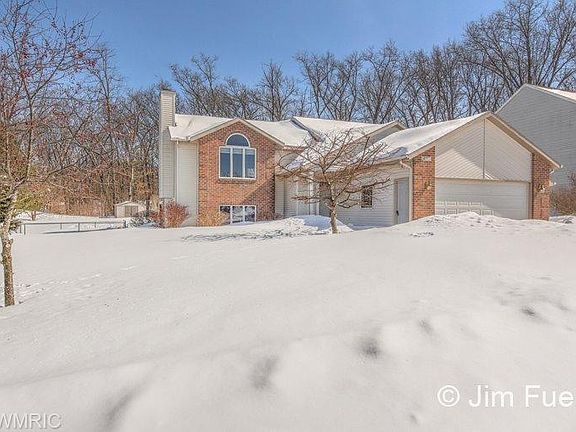 2nd image of 4752 Paramount Dr NE