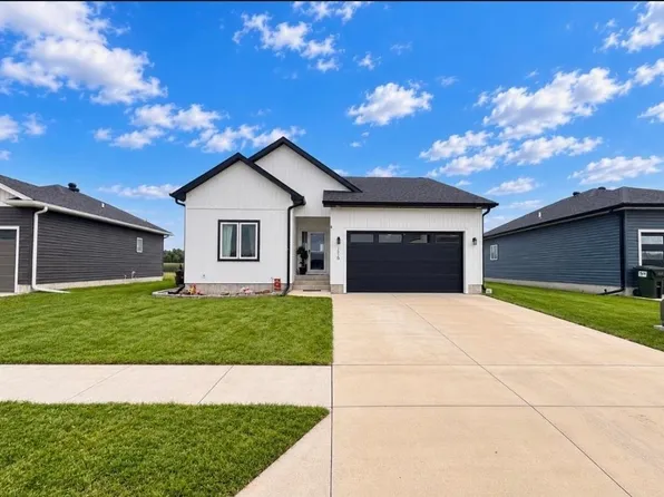 1518 Armory Dr, Columbus, NE 68601