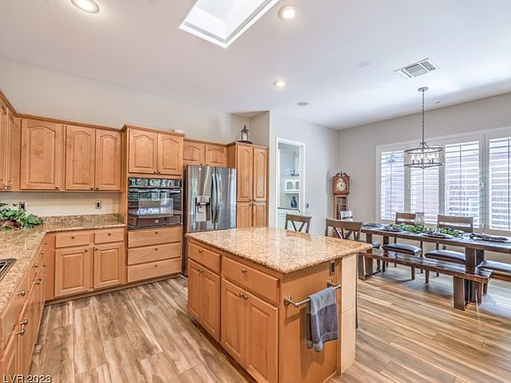4th image of 15 Moraine Dr