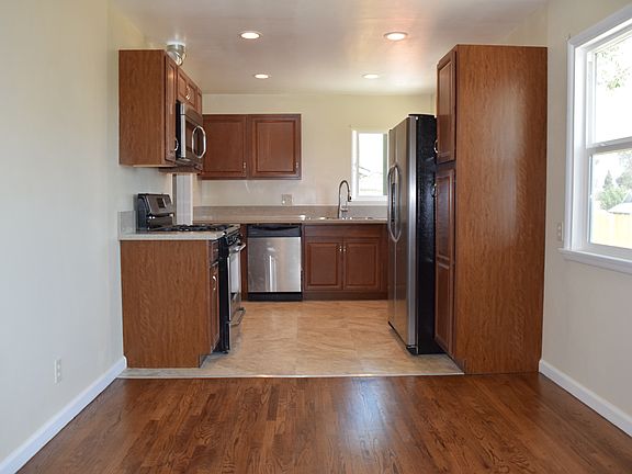 3rd image of 426 N Sunset Ave