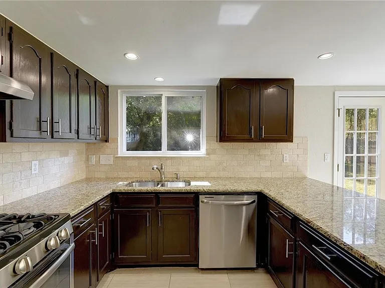 3703 Skipton Dr — Photo 27