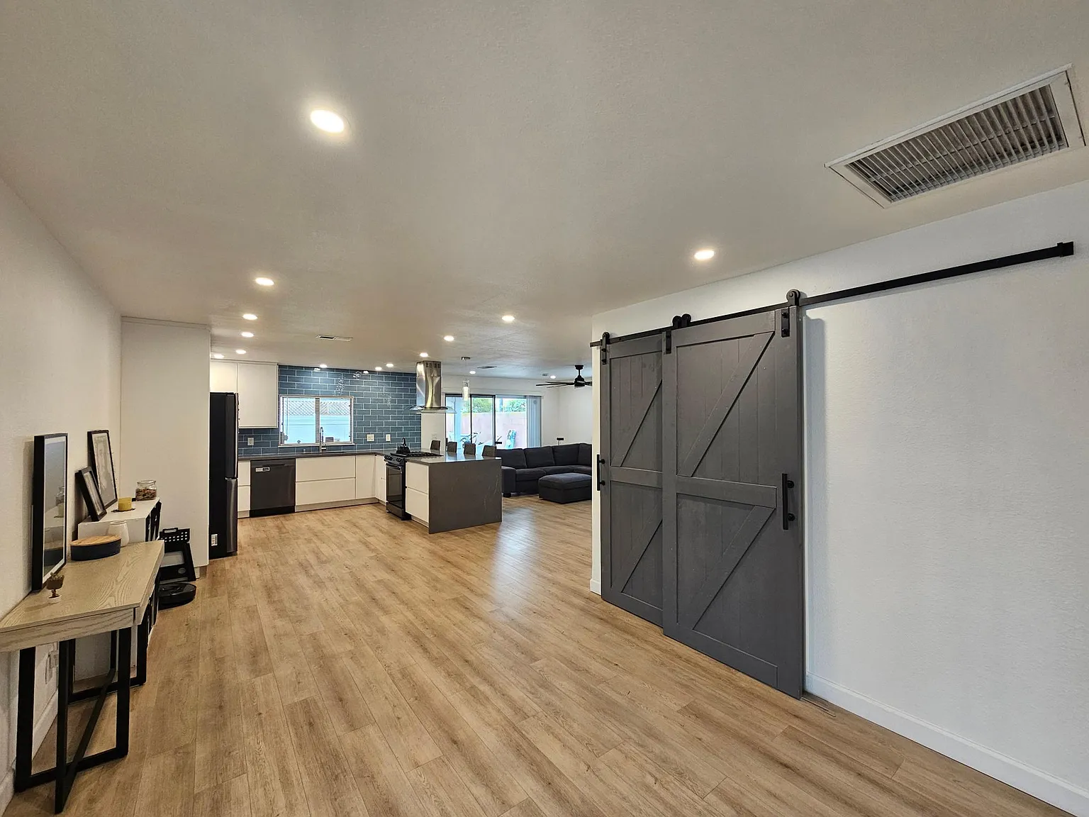 2 bed, 1250 sqft, $3,800 — Photo 4