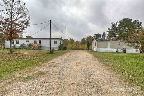 Property comes with two well kept manufactured homes