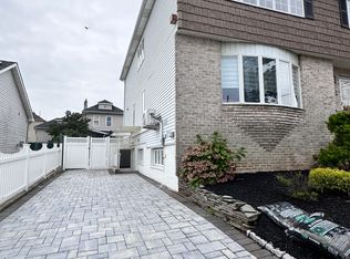 (Undisclosed Address), Staten Island, NY 10305