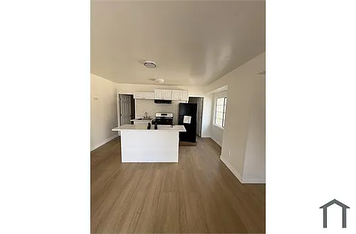 6021 Wall St Photo 1