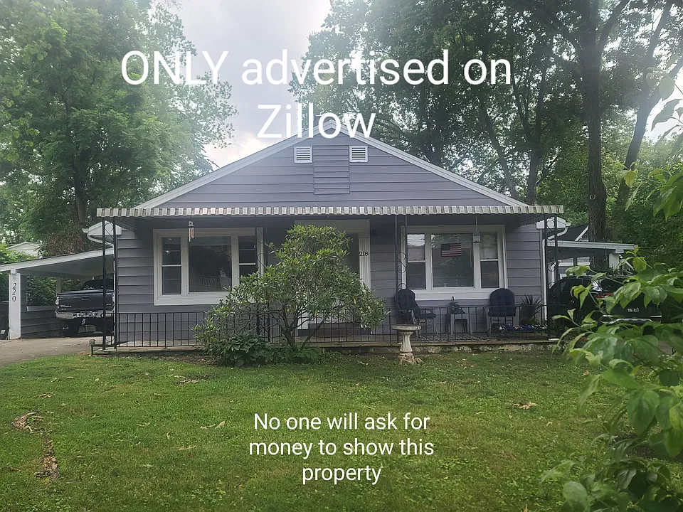 220 Hillcrest Dr NE