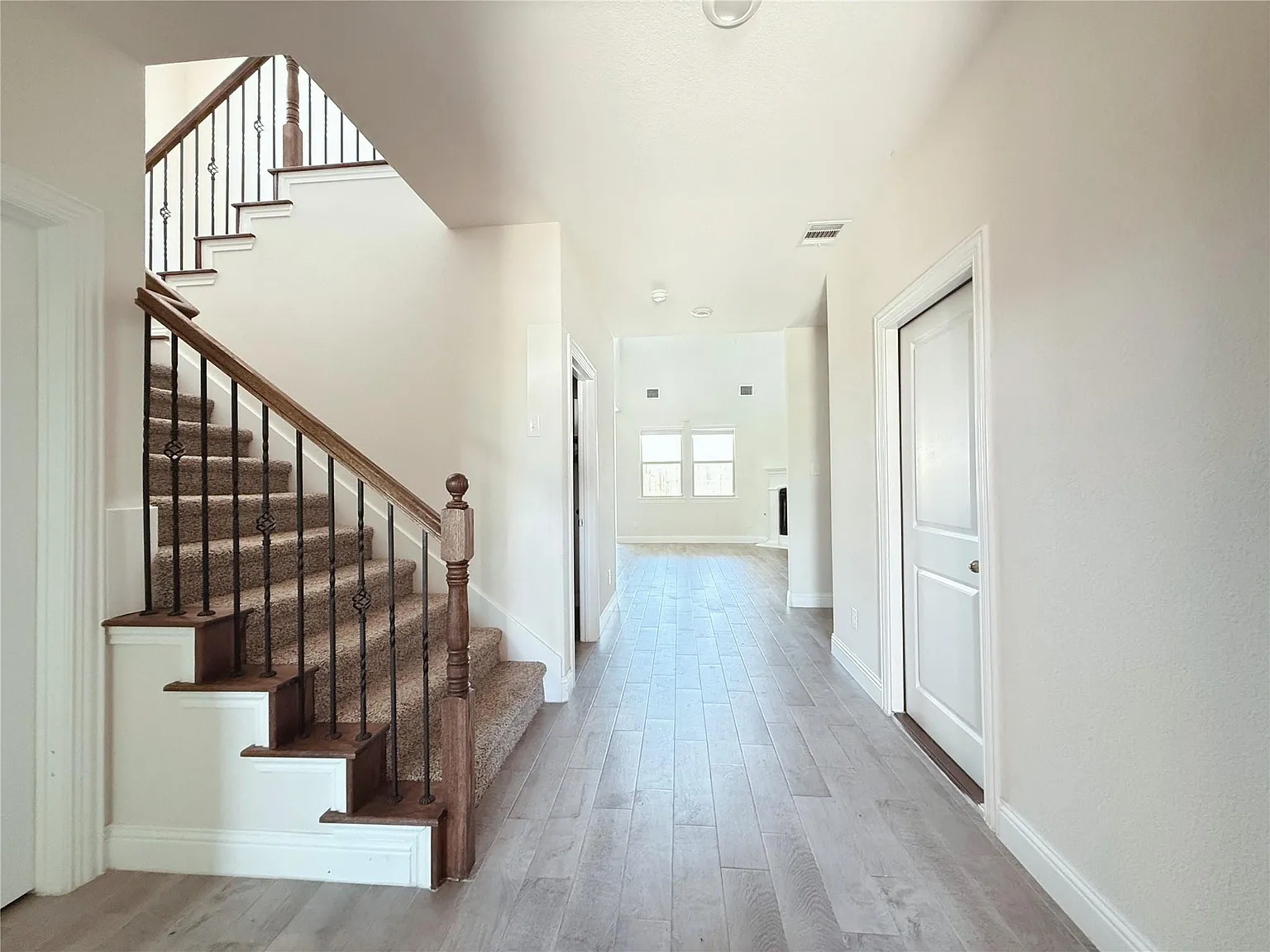 4 bed, 2312 sqft, $2,900 — Photo 4