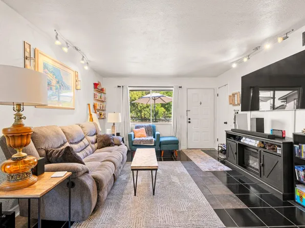 109 Luna Grande Cir Unit 60, Sacramento, CA 95834