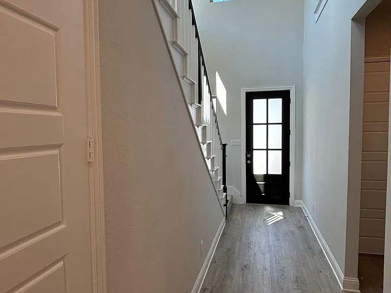 9008 Guadalupe St — Photo 16