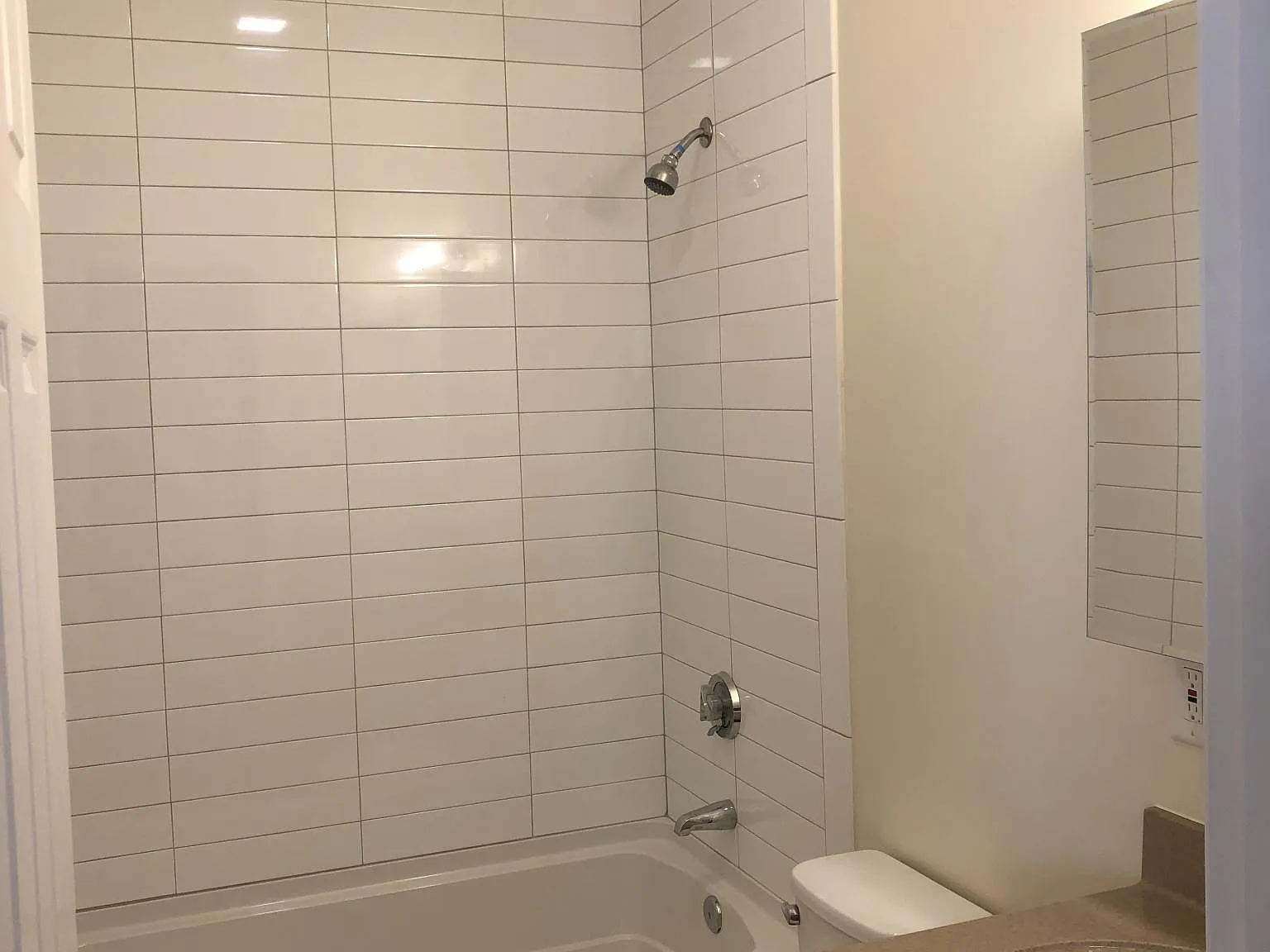 2 bed, 1000 sqft, $975 — Photo 4