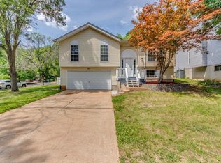 417 Elm Crossing Ct, Ballwin, MO 63021