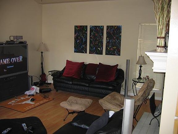 4th image of 905 W 22nd 1/2 St APT 102