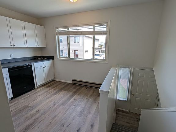 4th image of 203 S 15th Ave #203C