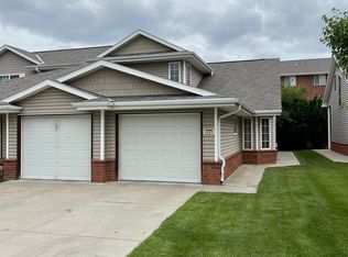 2229 Surfside Dr, Lincoln, NE 68528