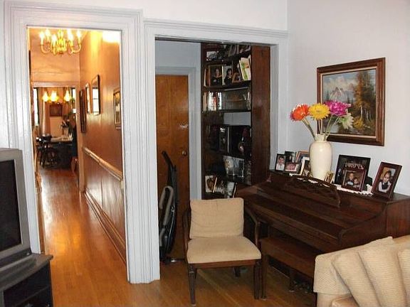 2nd image of 271 Pleasant Ave