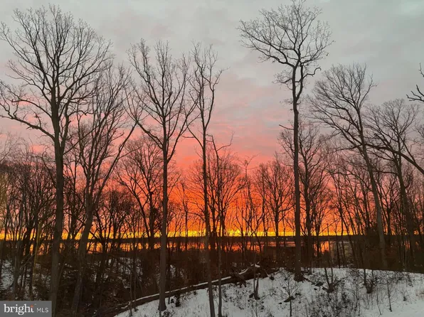 18320 Moss Garden Rd, Dumfries, VA 22026