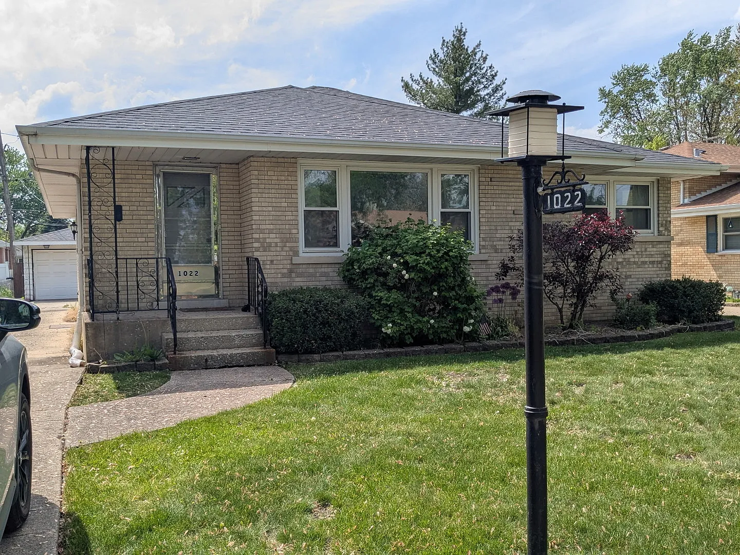 1022 Sherwood Rd photo 1