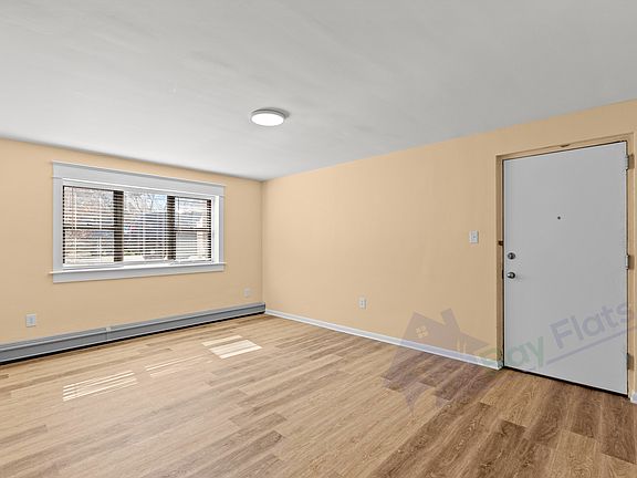 4th image of 22645 Washington St #3