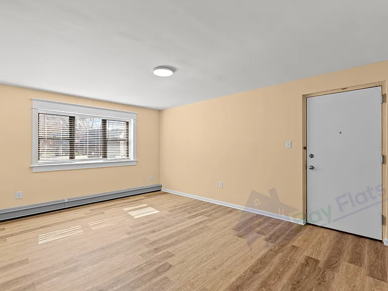 22645 Washington St #3 — Photo 4