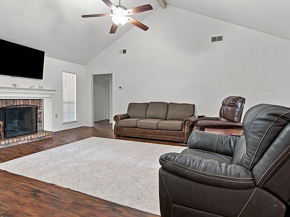 5th image of 514 Dorothy Ln