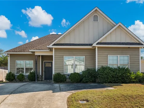 3 Vineyard Dr, Phenix City, AL 36869