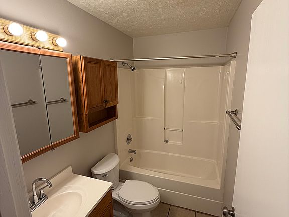 3rd image of 5022 Mercedes Dr #2