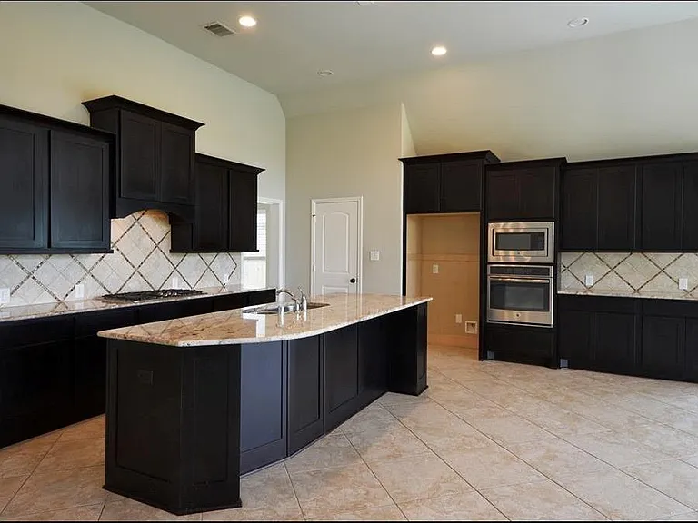 3323 Chandler Hollow Ln — Photo 8