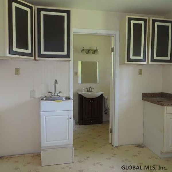 3rd image of 3 DEVITT Road