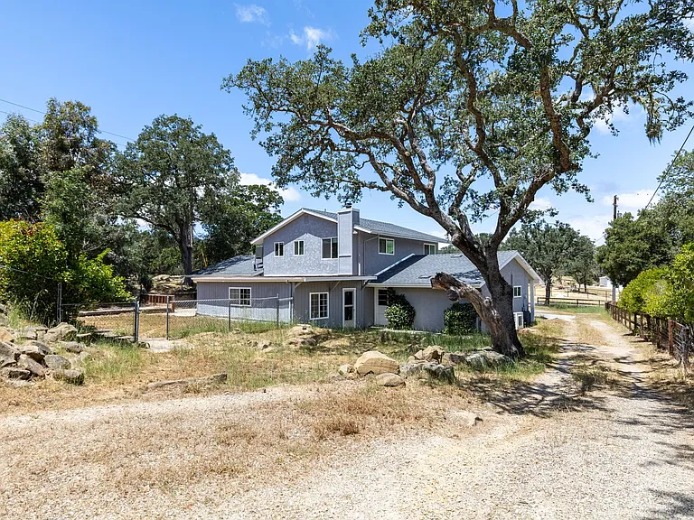 10065 Old Morro Rd E — Photo 13