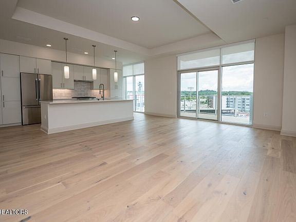 5th image of 122 Stadium Way #514