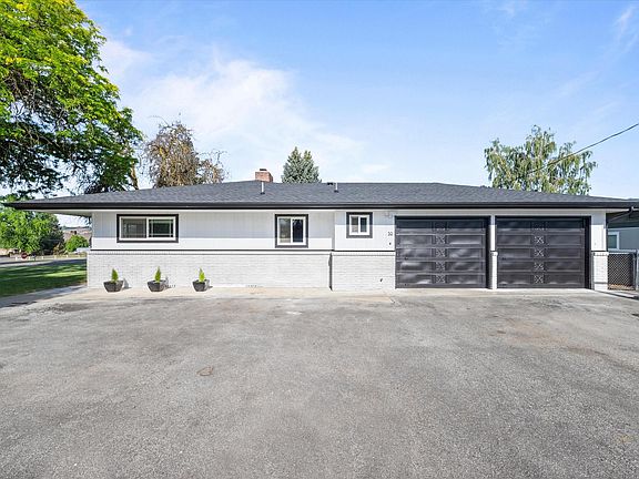 3rd image of 30 Sherry Ave