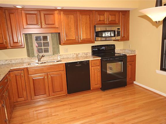 3rd image of 27 Dunbridge Hts