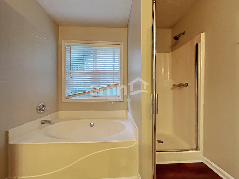 1500 Chalet Cir — Photo 9