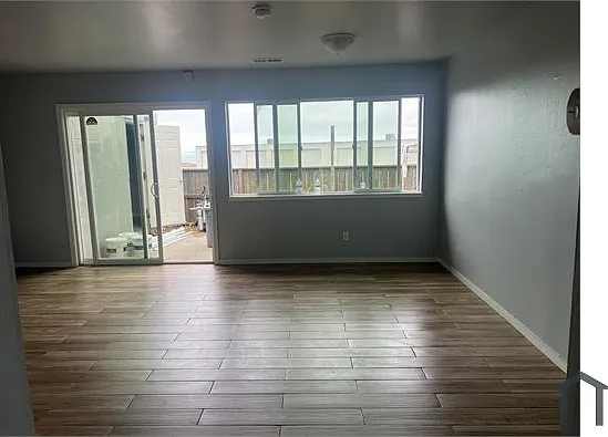 3 bed, 1000 sqft, $4,950 — Photo 3