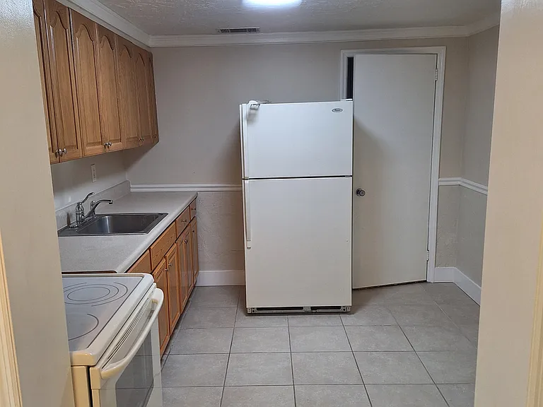 225 W Ann St #B — Photo 8