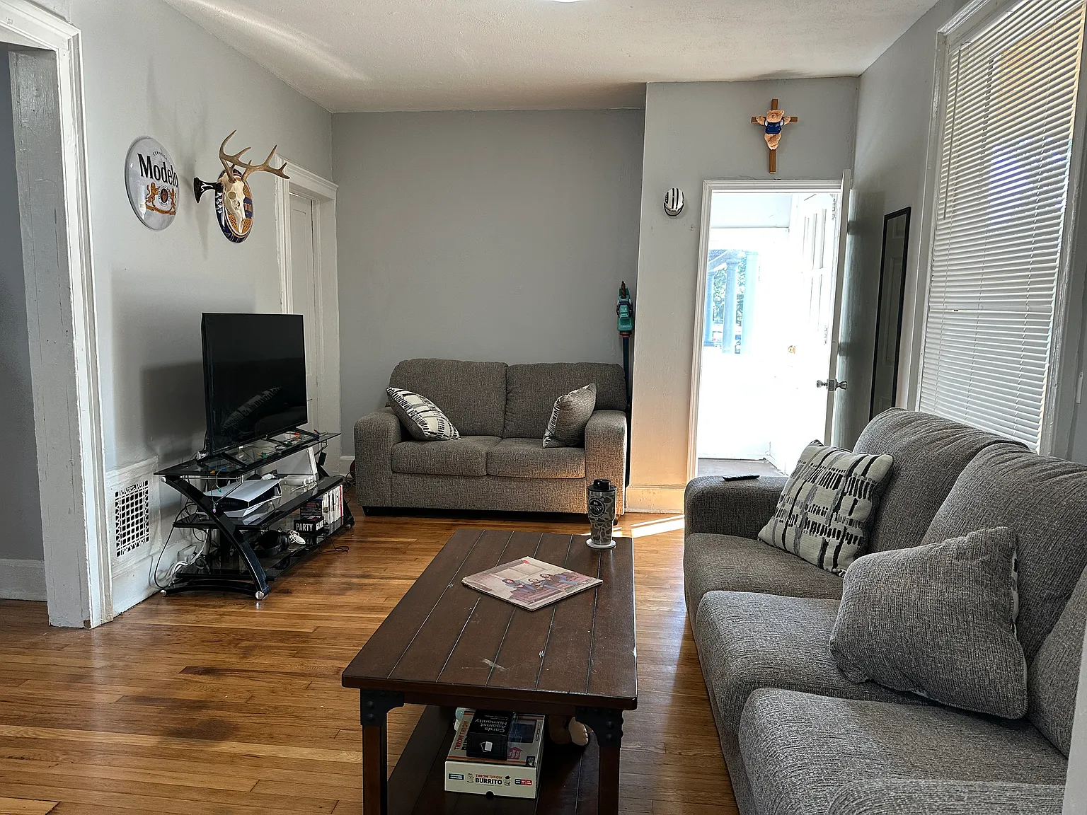 6 bed, 2580 sqft, $4,800 — Photo 4
