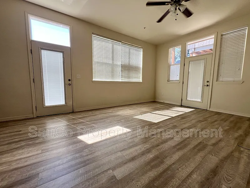 Studio, 1.0 bath, 601 sqft, $1,300 — Photo 3