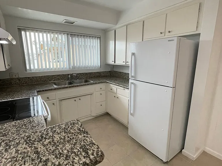 1415 Cedar Ave — Photo 8