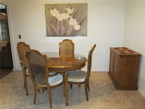 5th image of 6424 Shadowbrook Dr E