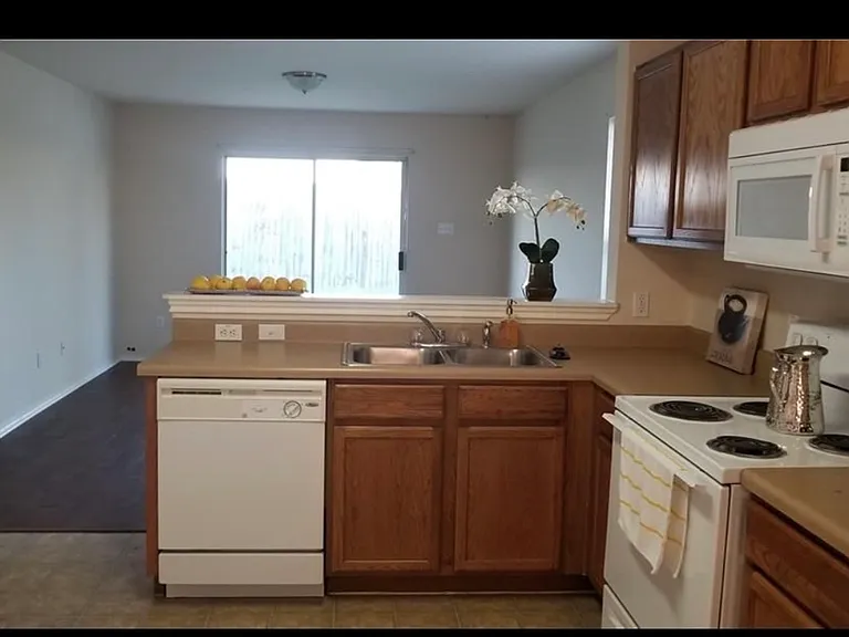 5708 Colinton Ave — Photo 7