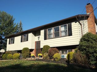14 Ridgefield Ln, Newburgh, NY 12550
