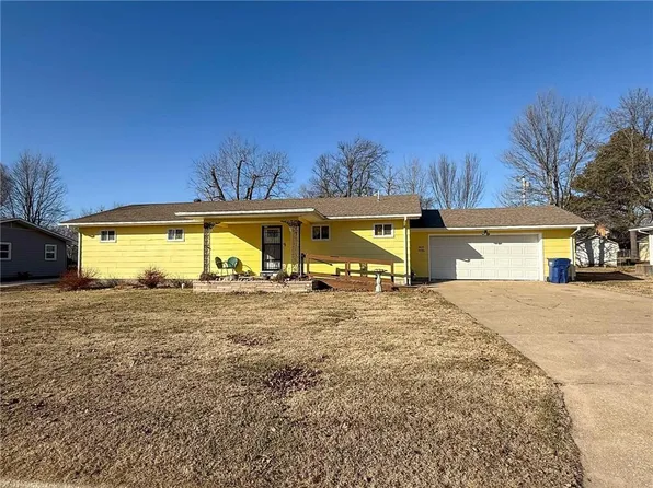 405 Sunset Ave, Columbus, KS 66725