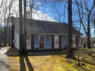 4809 Chaucer Dr, Greensboro, NC 27407