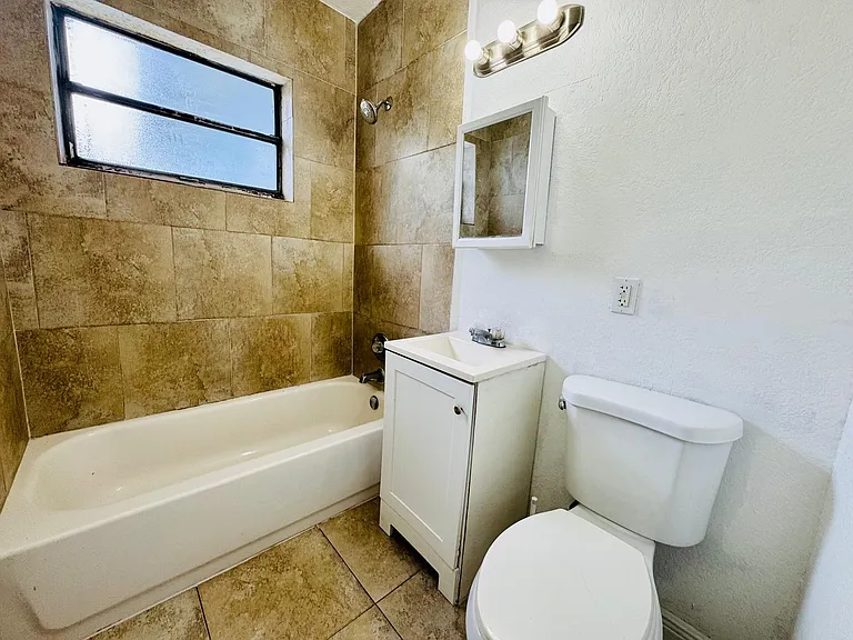 1060 NW 116th St #1 — Photo 10