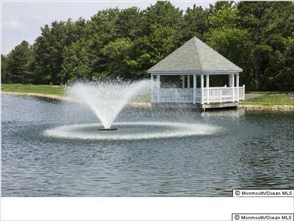 4th image of 2456 Spring Hill Dr