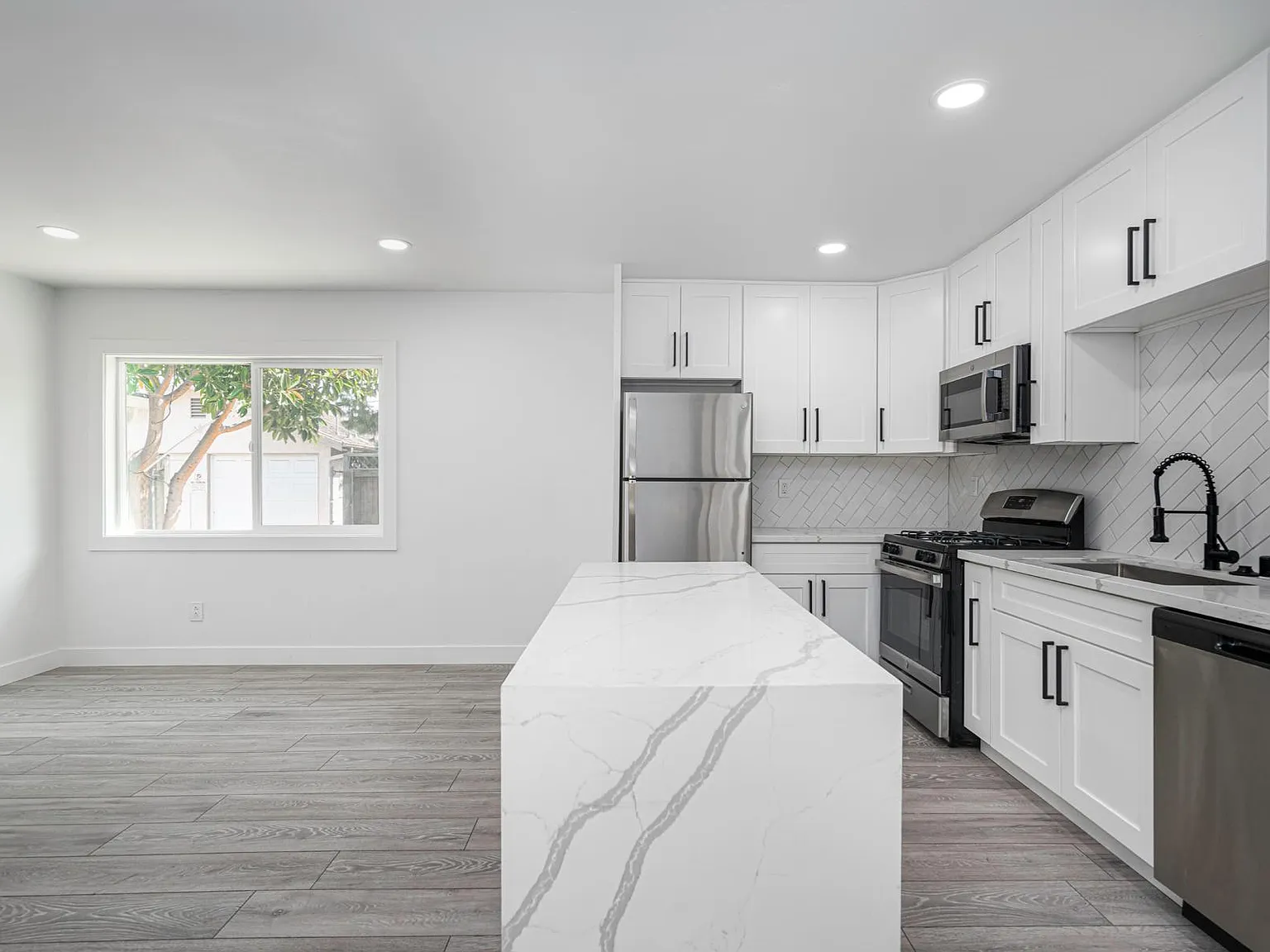 1 bed, 700 sqft, $3,000 — Photo 2