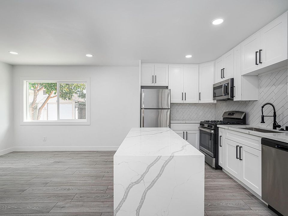 2nd image of 3131 Bancroft St
