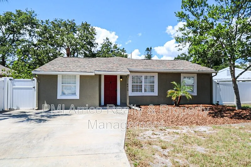 3 bed, 2.5 bath, 1602 sqft, $3,195 — Photo 2