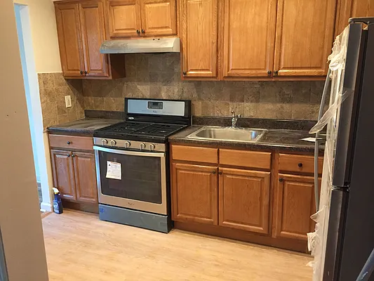 Rented by Metroline Realty | media 17